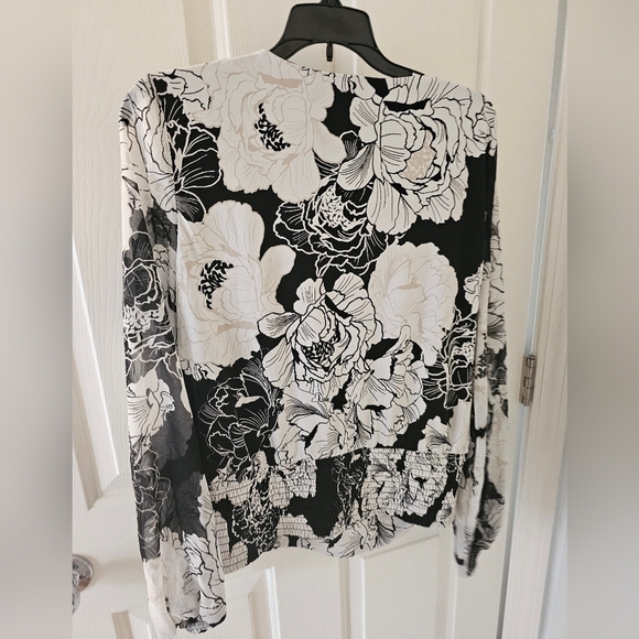 White House Black Market Black and White Floral Blouse - Picture 3 of 5